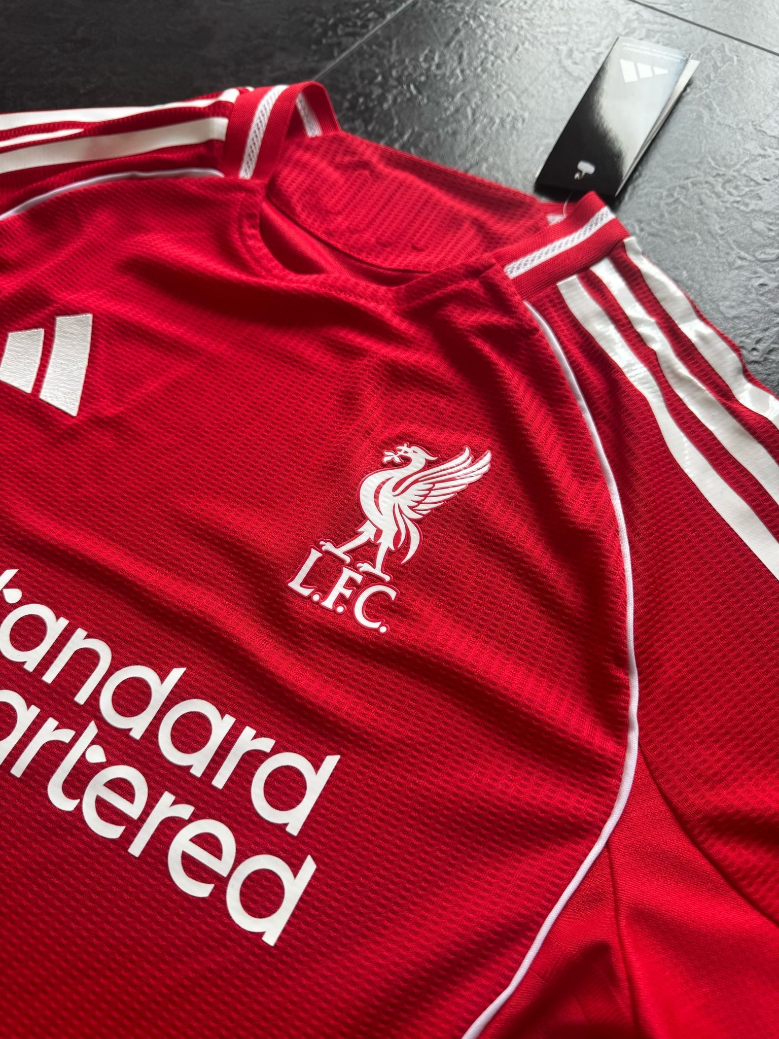 Liverpool – Maillot Domicile 2025/26 – Rouge
