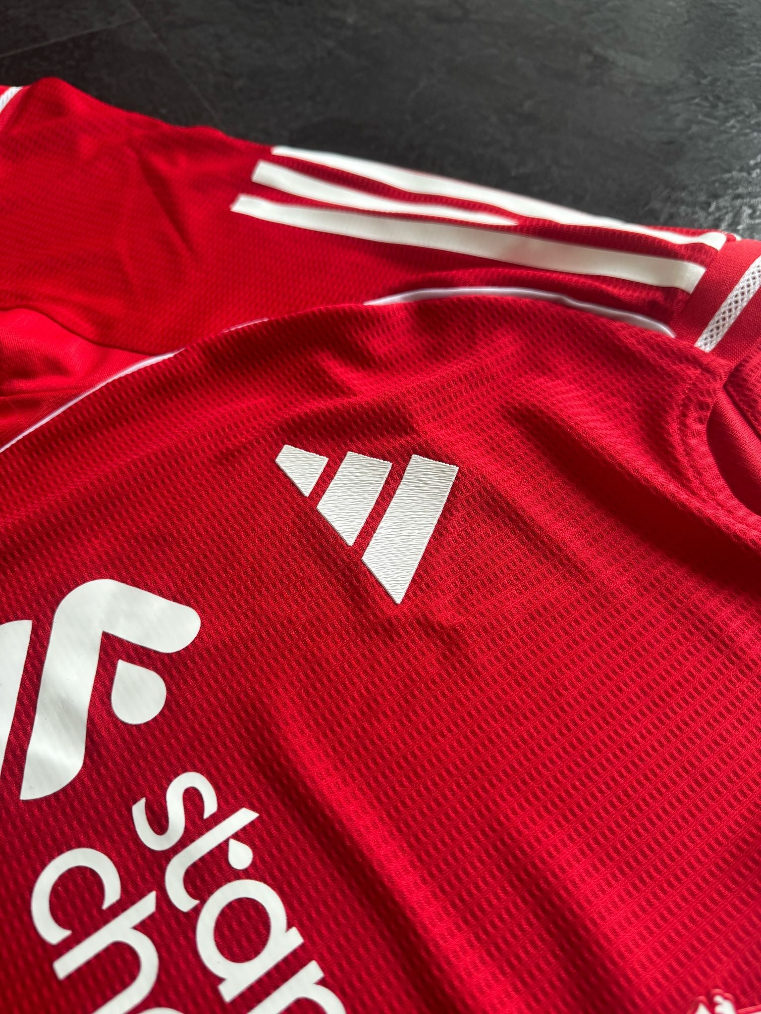 Liverpool – Maillot Domicile 2025/26 – Rouge